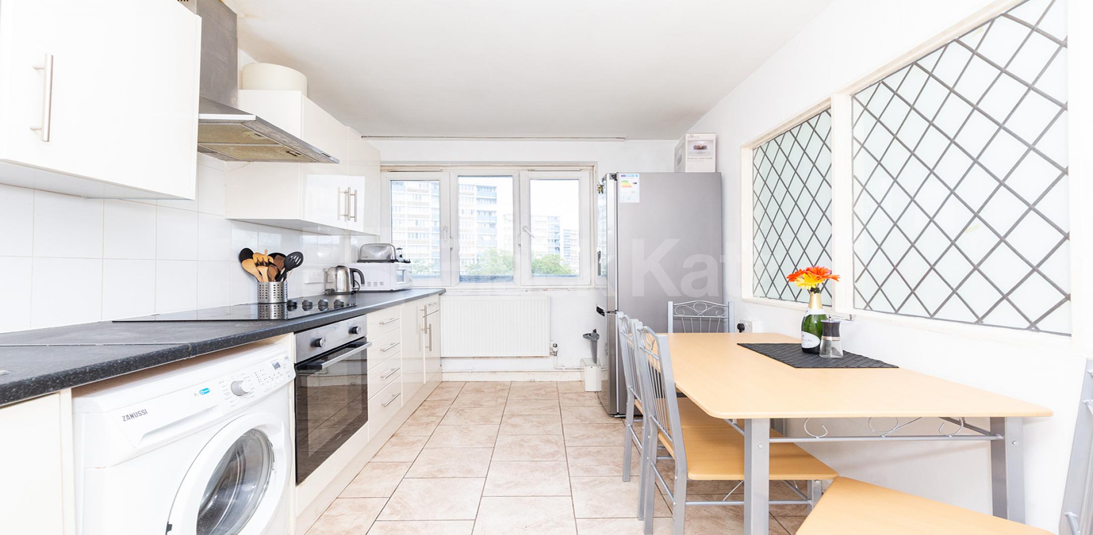 			3 Bedroom, 1 bath, 1 reception Apartment			 Skinner Street , CLARKENWELL EC1